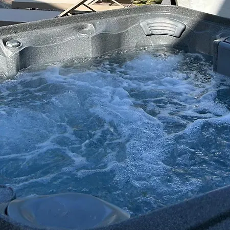 Apartment Five And Josse